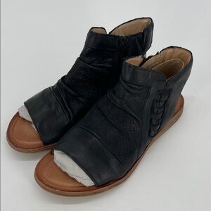 NWOB Miz Mooz Flaire Black Leather Sandals Size 40/9.5